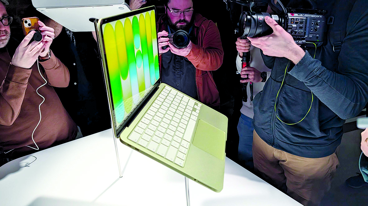 آبل تكشف عن جهاز لمحبي الحواسب الأنيقة