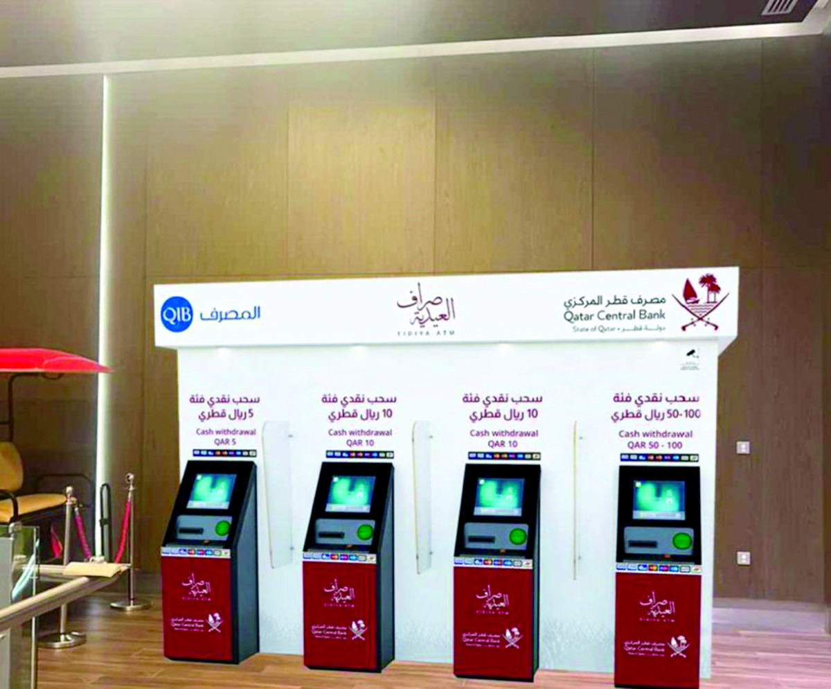 «العيدية» جاهزة ودعم السيولة بالصرافات الآلية.. إقبال كبير على «خردة العيد» من المواطنين والمقيمين