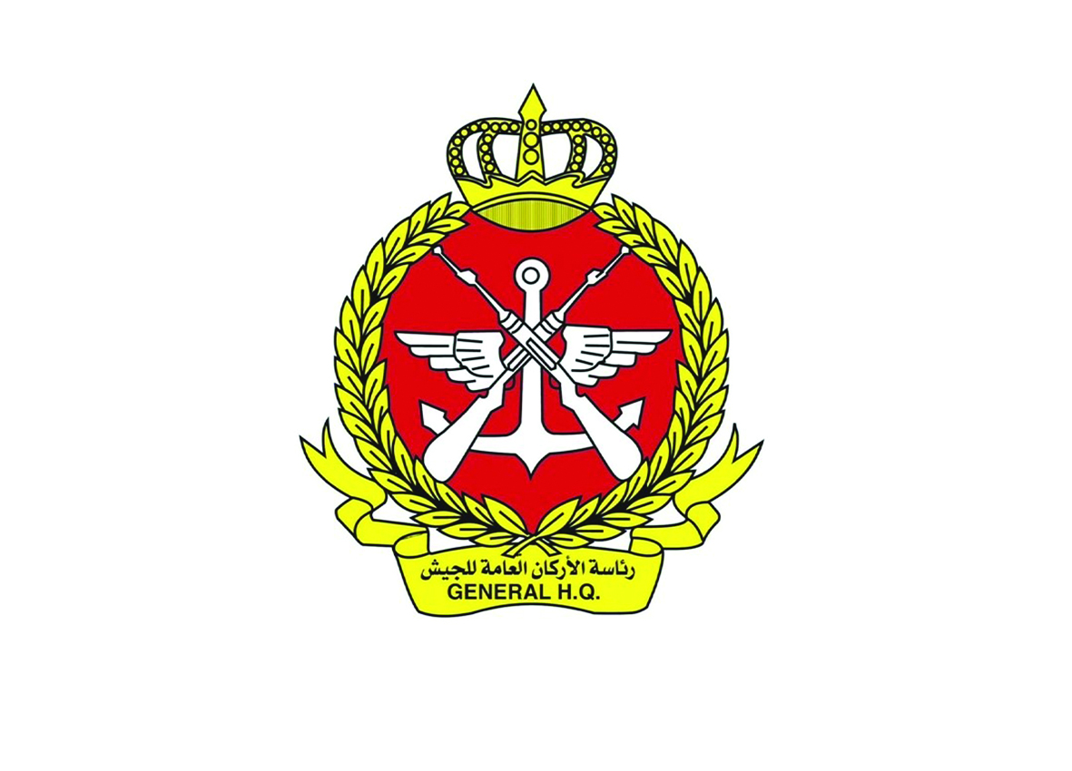 الكويت تواجه هجمات إيرانية مكثفة واستهداف معسكر بصواريخ وطائرات