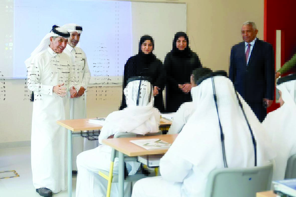 تفقد الدراسة الحضورية في 5 مدارس.. د.إبراهيم النعيمي: منظومة التعليم تتسم بالمرونة والقدرة على التكيف