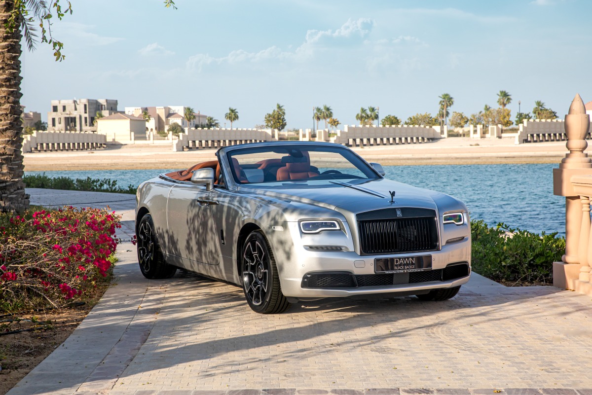 النسخة الجريئة ارتقت إلى مستويات جديدة من التميز.. رولز-رويس تحتفل بالذكرى العاشرة لإطلاق طراز بلاك بادج