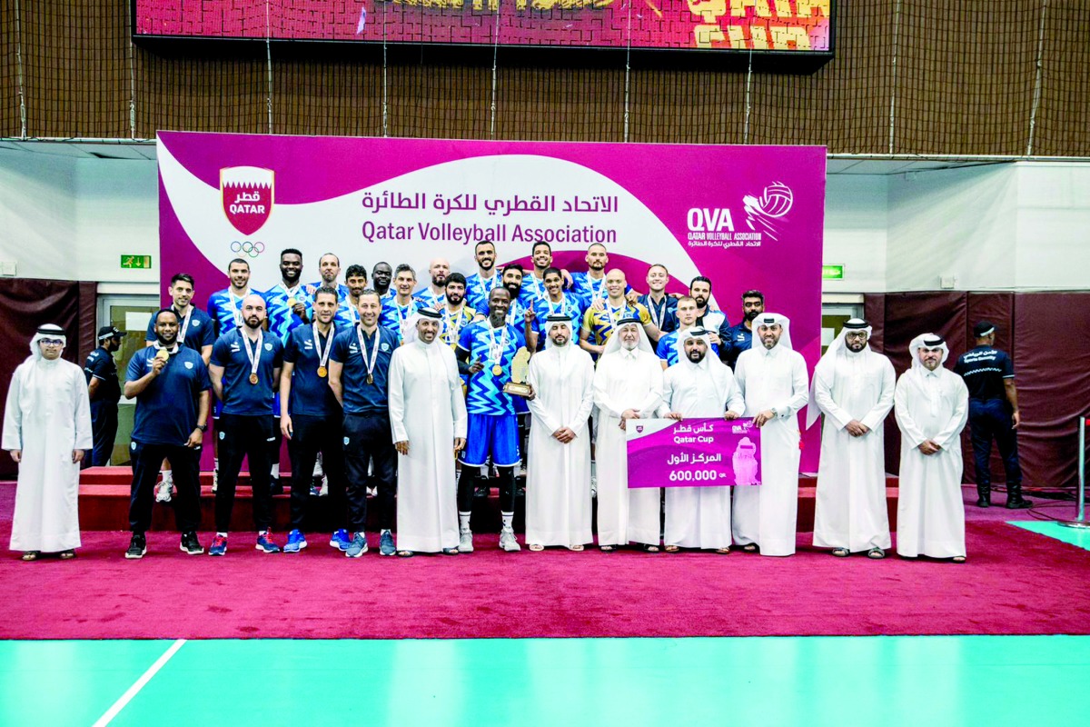 المانع يتوج الفائزين.. الشرطة بطلاً لطائرة كأس قطر