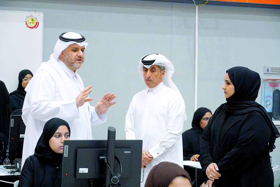 وكيل التعليم يتفقد اختبارات القبول بمدرسة &laquo;قطر للعلوم- بنات&raquo;