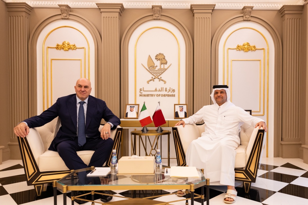 &rlm;نائب رئيس مجلس الوزراء ووزير الدولة لشؤون الدفاع يلتقي وزير الدفاع الإيطالي