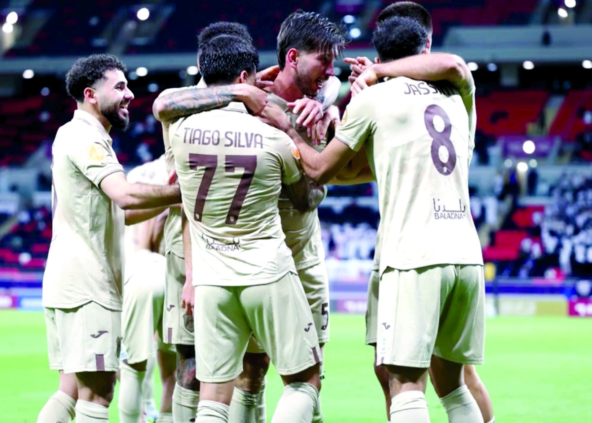 لاعبو الرهيب يحتفلون مع الجماهير.. فرحة لا تُنسى
