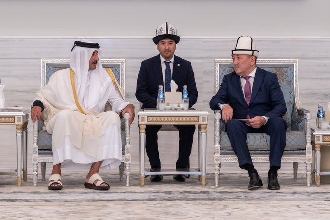‫ سمو الأمير يستقبل رئيس وزراء قيرغيزيا