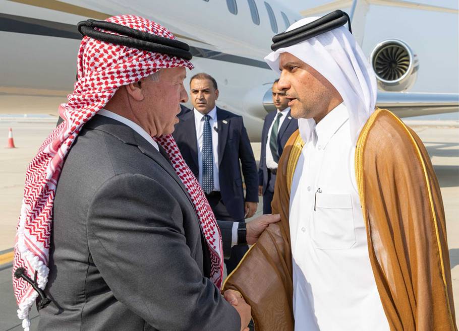 ‫ ملك الأردن يصل الدوحة لتقديم العزاء في فقيد الوطن الكبير